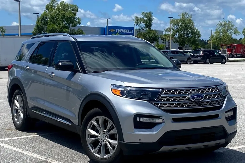 2023 Ford Explorer Limited photo 1