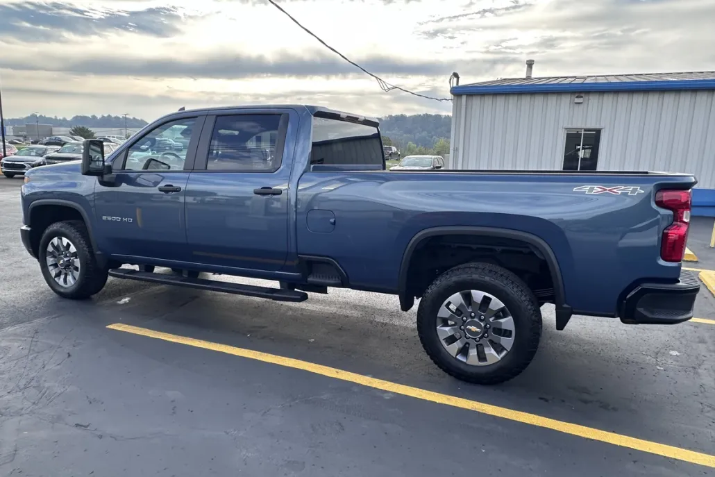 2025 Chevrolet Silverado 2500HD Custom photo 1
