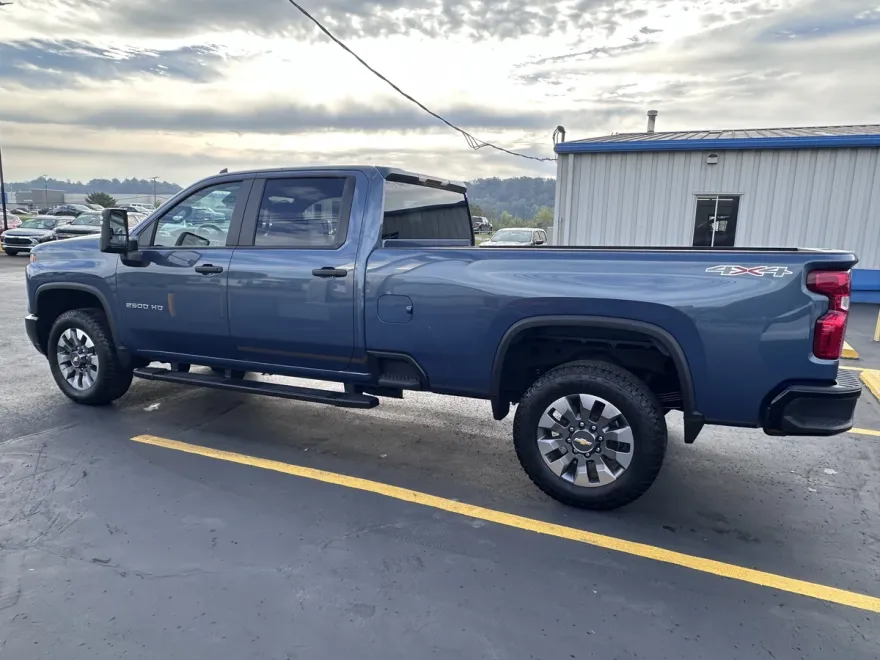2025 Chevrolet Silverado 2500HD Custom photo 1