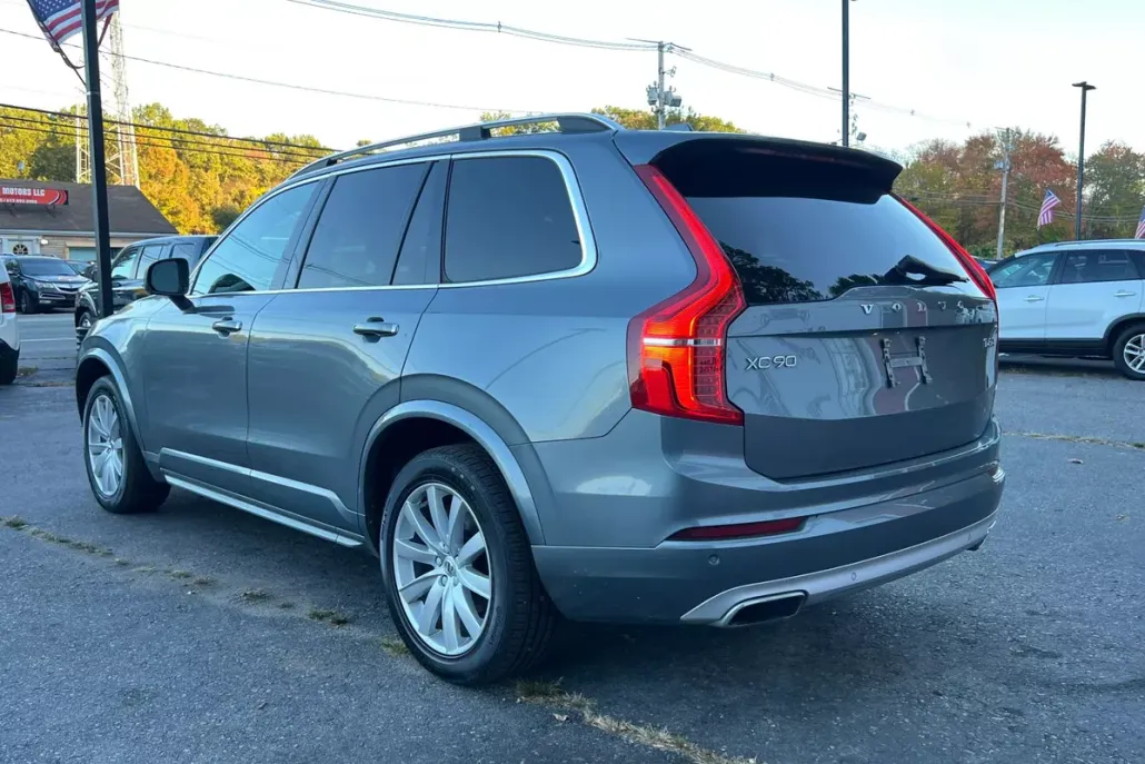 2016 Volvo XC90 T6 Momentum Sport photo 1