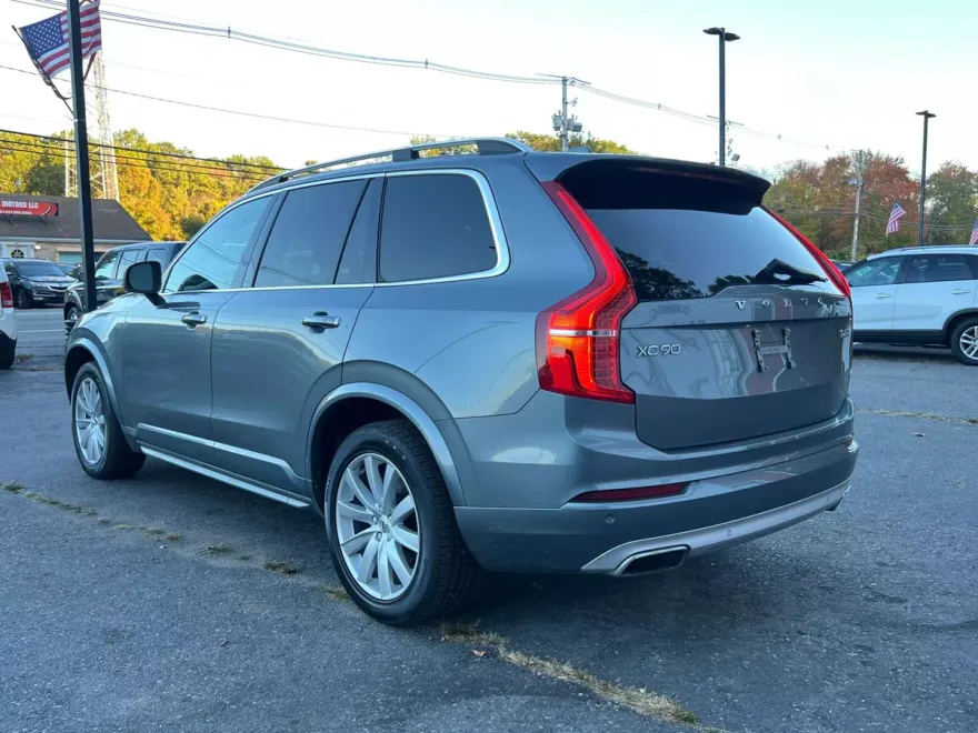 2016 Volvo XC90 T6 Momentum Sport photo 1