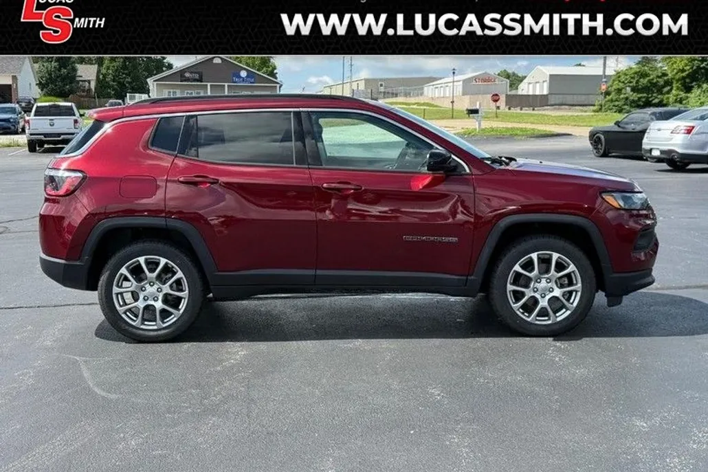 2022 Jeep Compass Latitude Lux photo 1