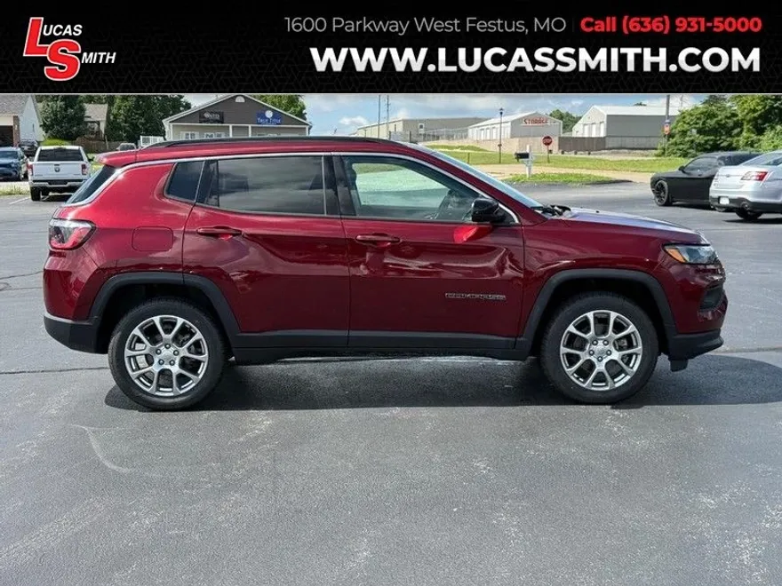2022 Jeep Compass Latitude Lux photo 1
