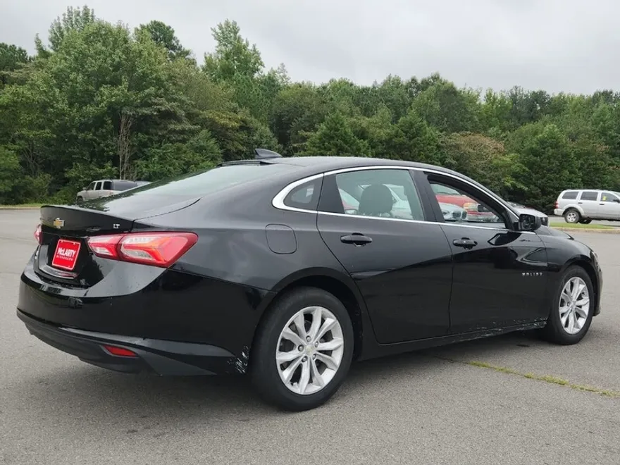 2022 Chevrolet Malibu 1LT photo 1