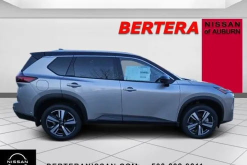 2025 Nissan Rogue SL photo 2