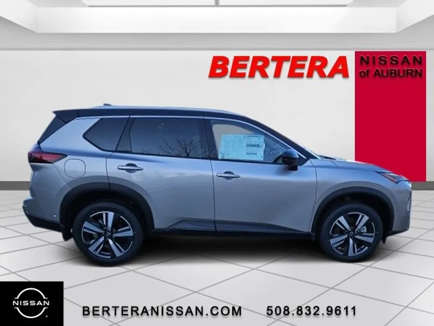 2025 Nissan Rogue SL photo 2