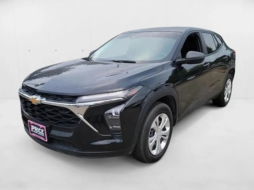 2024 Chevrolet Trax LS photo 1