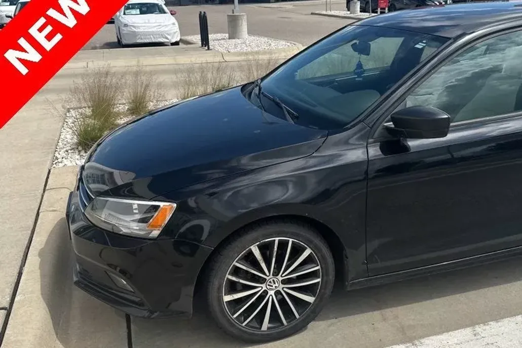 2016 Volkswagen Jetta 1.8T Sport photo 1