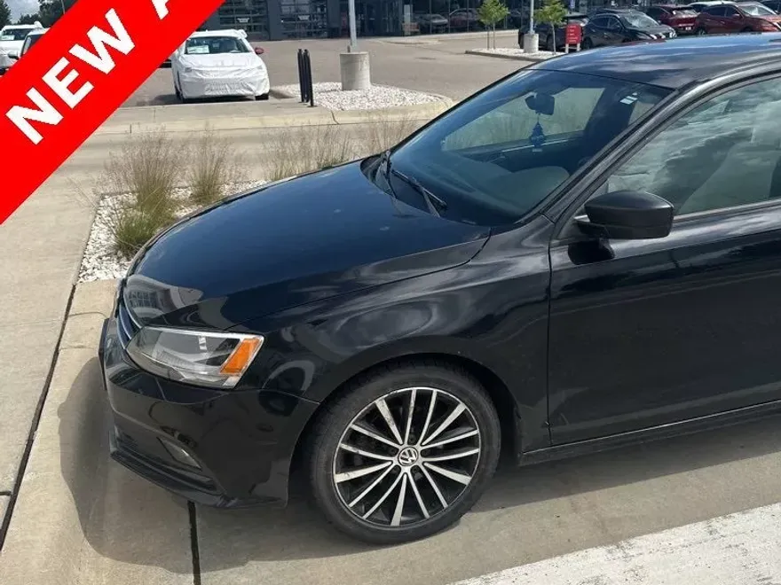 2016 Volkswagen Jetta 1.8T Sport photo 1