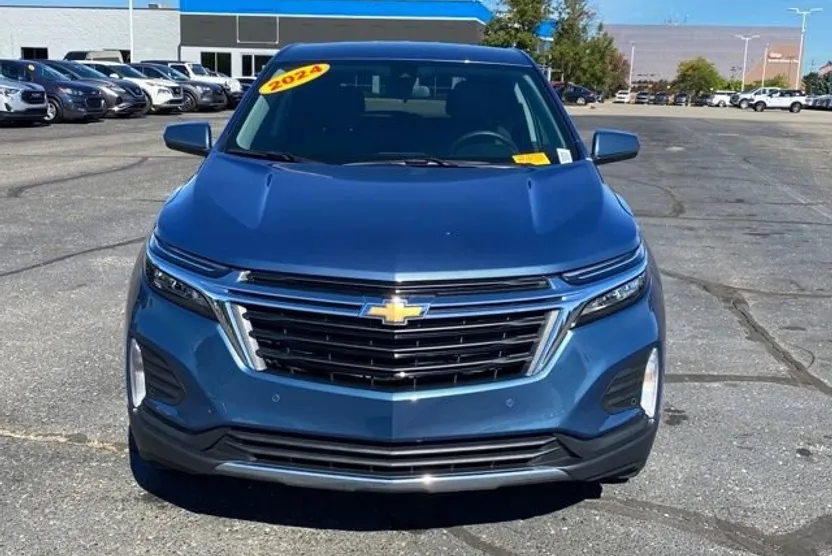 2024 Chevrolet Equinox LT photo 1