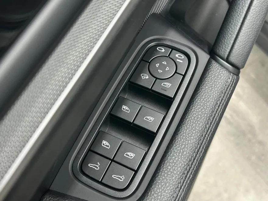 2024 Porsche Cayenne Base photo 26