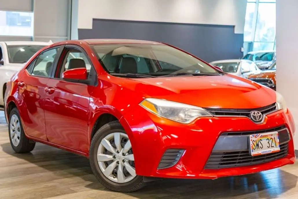 2015 Toyota Corolla LE photo 1