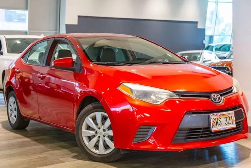 2015 Toyota Corolla LE photo 1