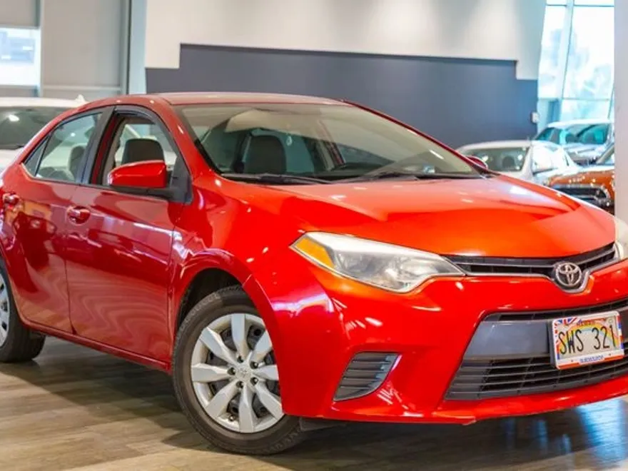 2015 Toyota Corolla LE photo 1