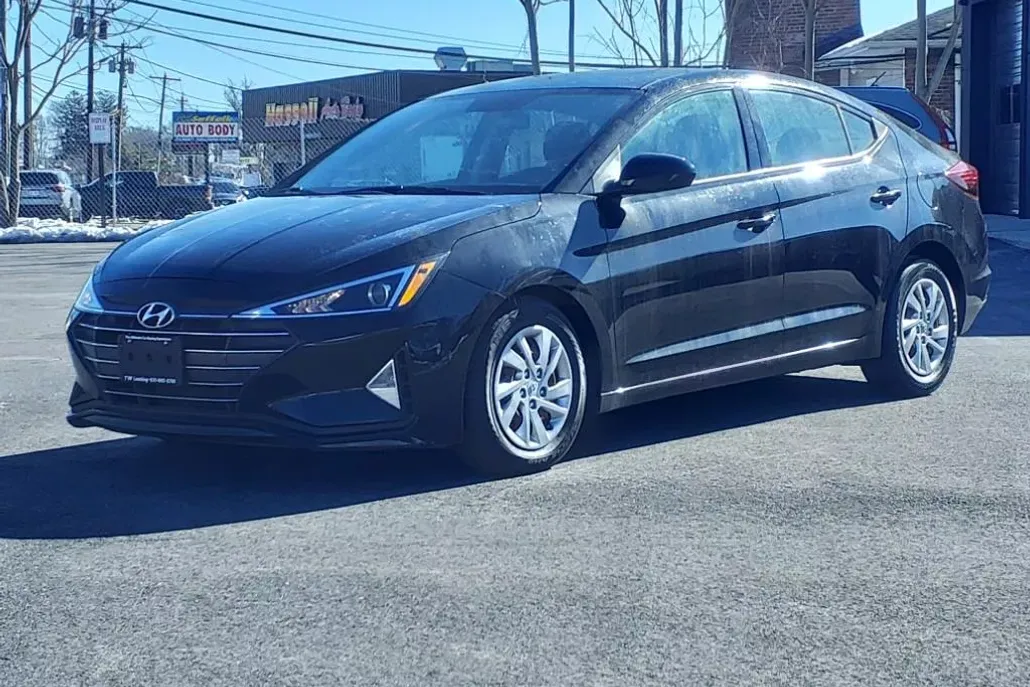 2019 Hyundai Elantra SE photo 1
