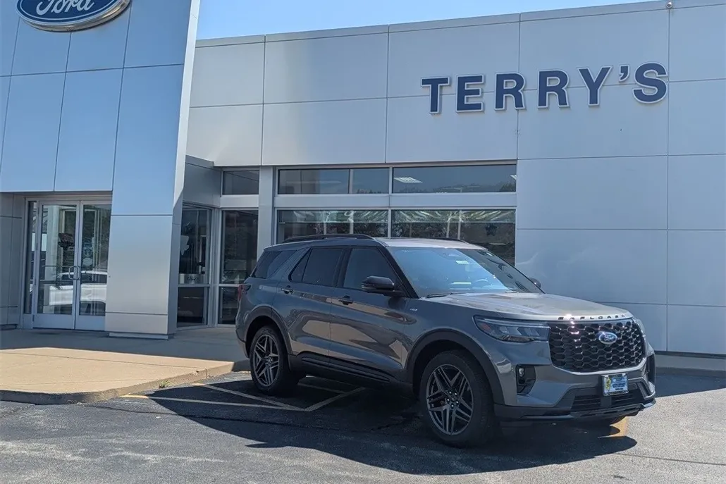 2025 Ford Explorer ST-Line photo 1