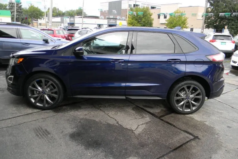 2016 Ford Edge Sport photo 1