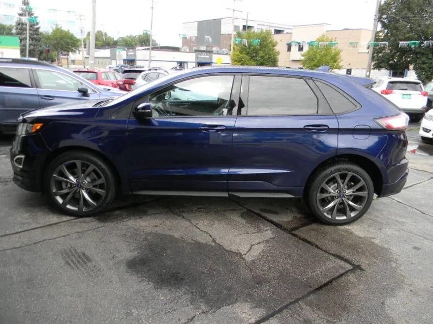 2016 Ford Edge Sport photo 1