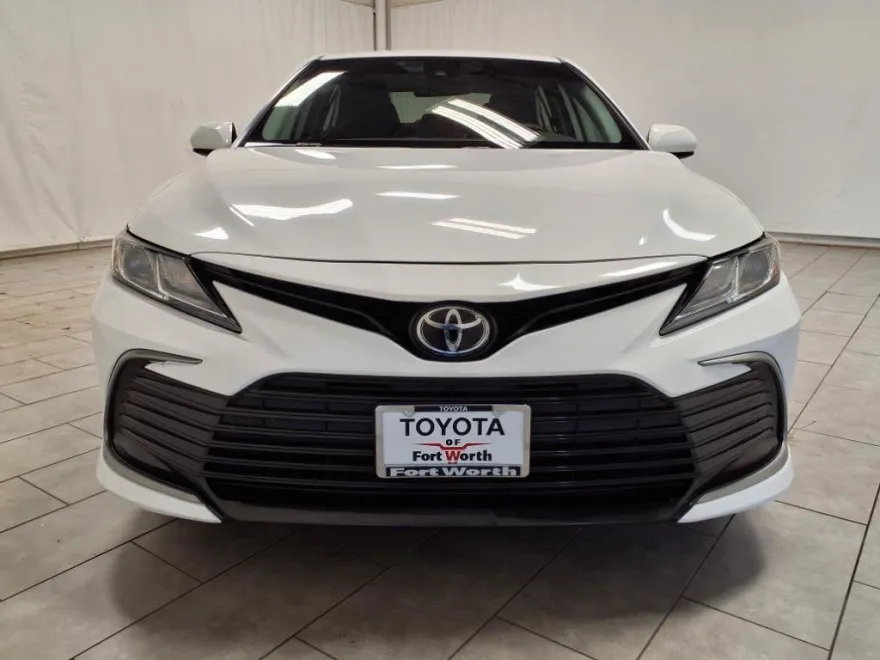 2021 Toyota Camry LE photo 1