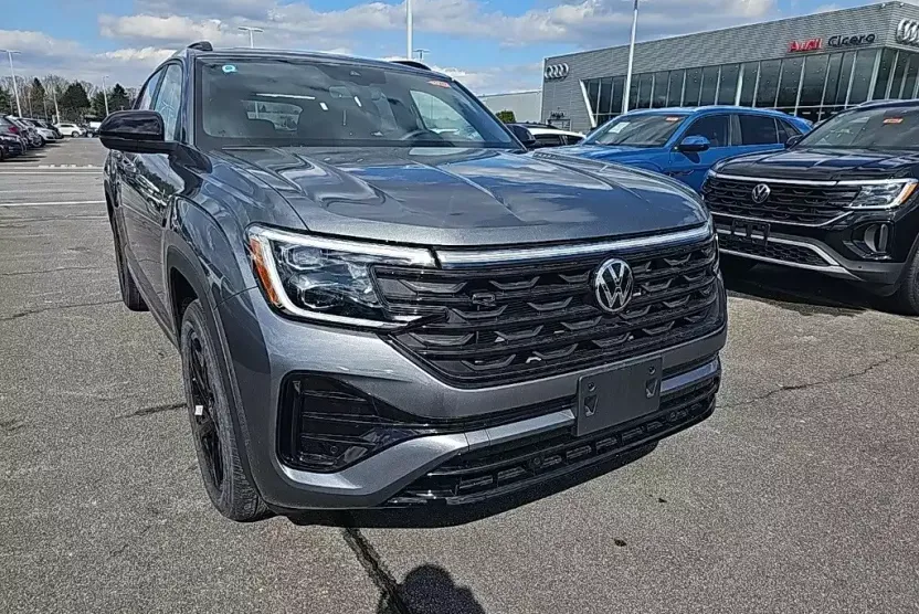 2025 Volkswagen Atlas Cross Sport SEL R-Line photo 1