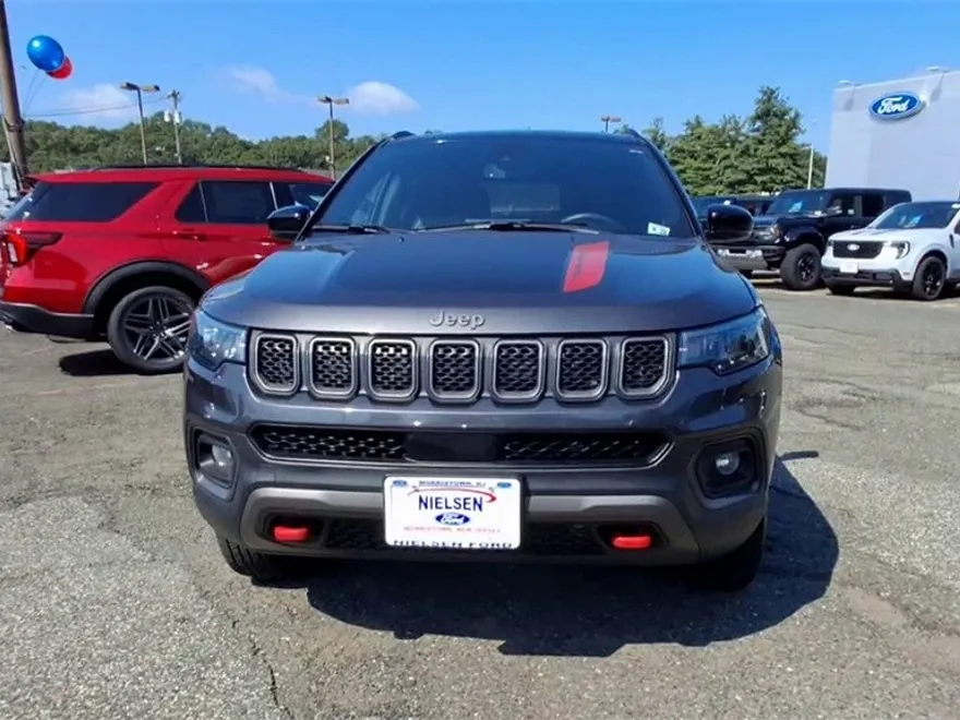 2023 Jeep Compass Trailhawk photo 1
