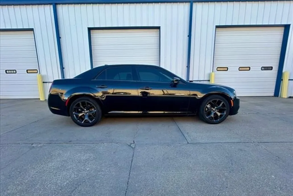 2022 Chrysler 300 S photo 1