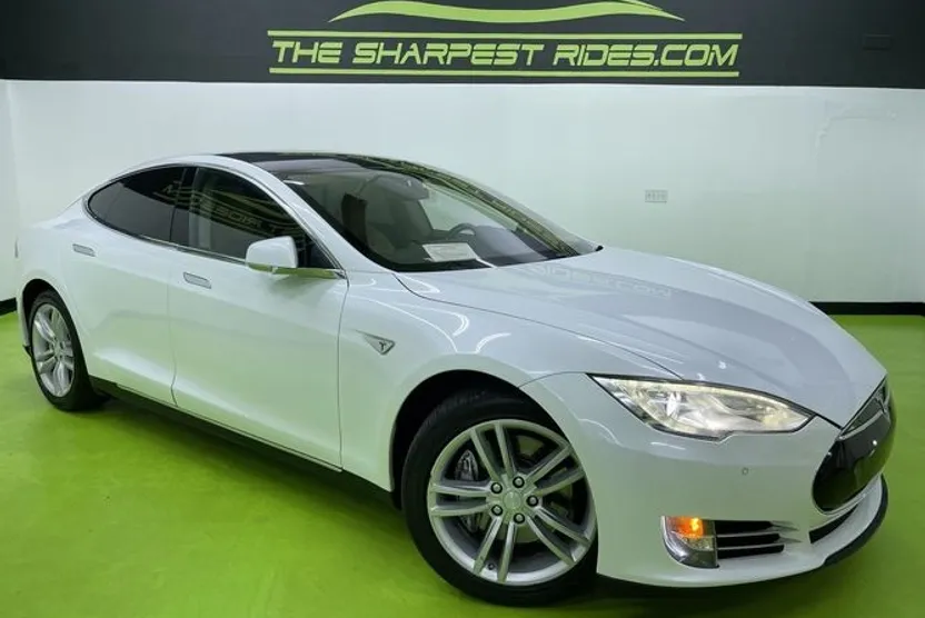 2014 Tesla Model S photo 1