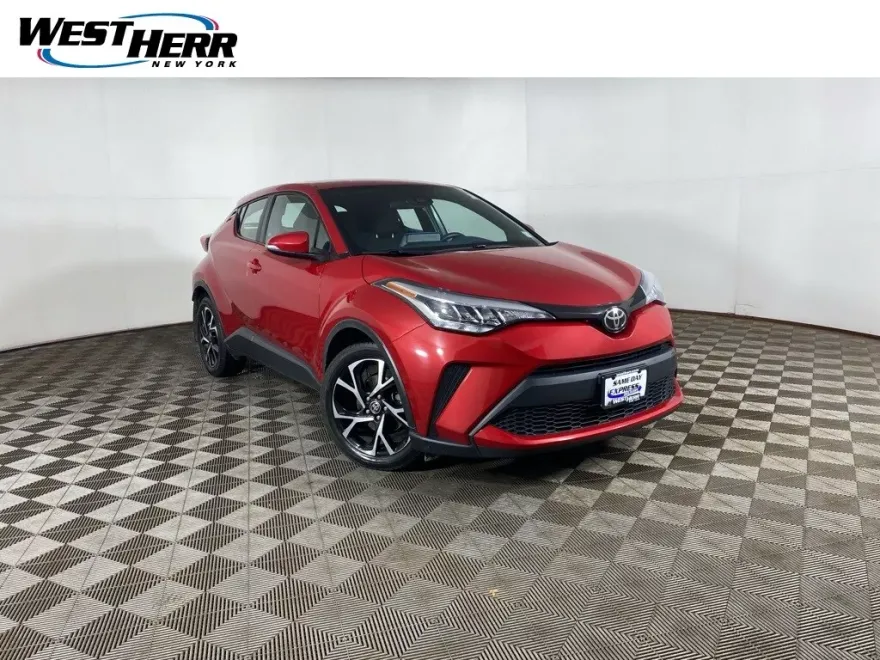 2021 Toyota C-HR XLE photo 1