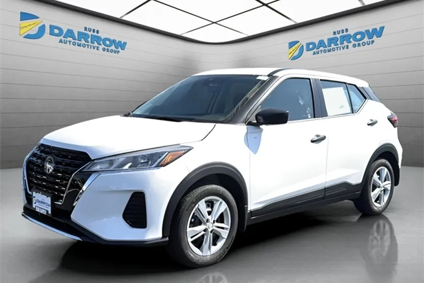 2025 Nissan Kicks Play S photo 1