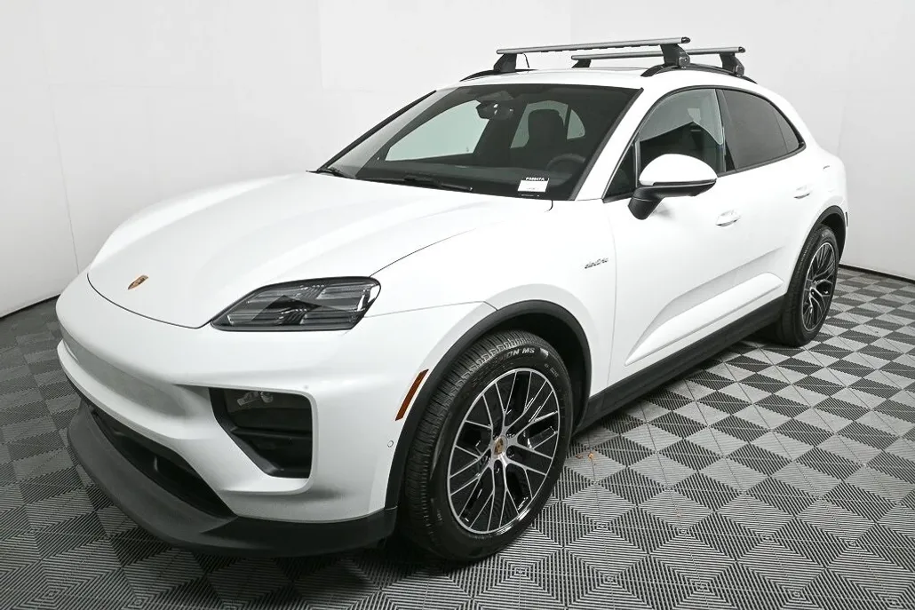 2025 Porsche Macan Electric photo 1