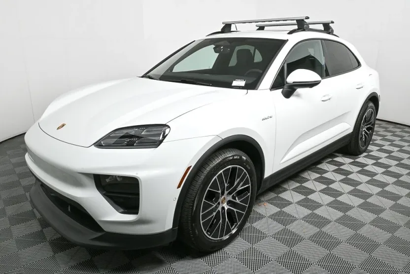 2025 Porsche Macan Electric photo 1