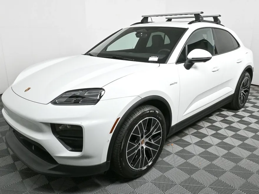 2025 Porsche Macan Electric photo 1