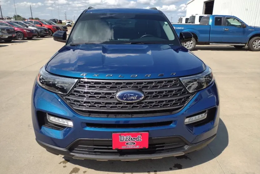 2022 Ford Explorer XLT photo 1
