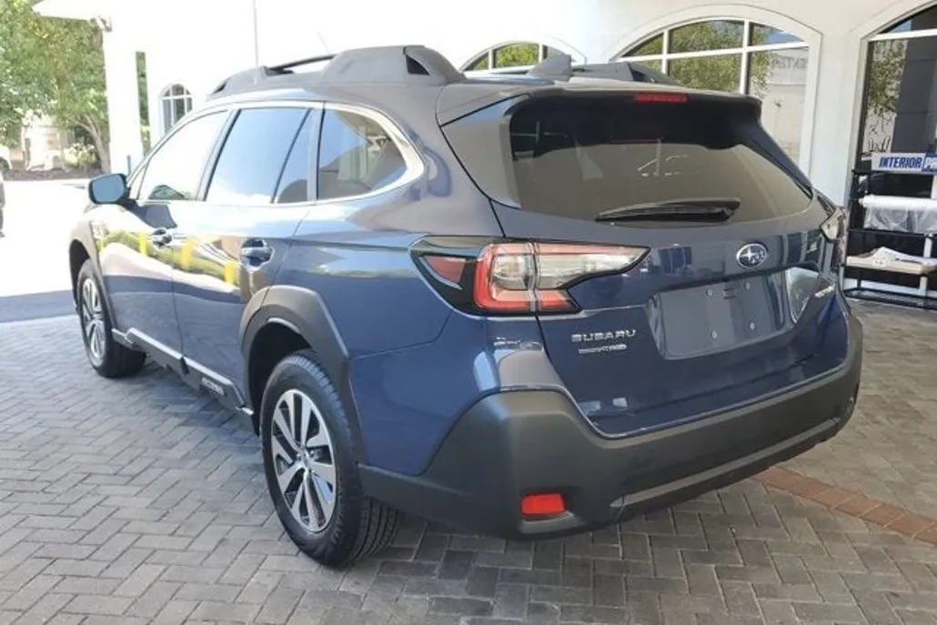 2025 Subaru Outback Premium photo 1