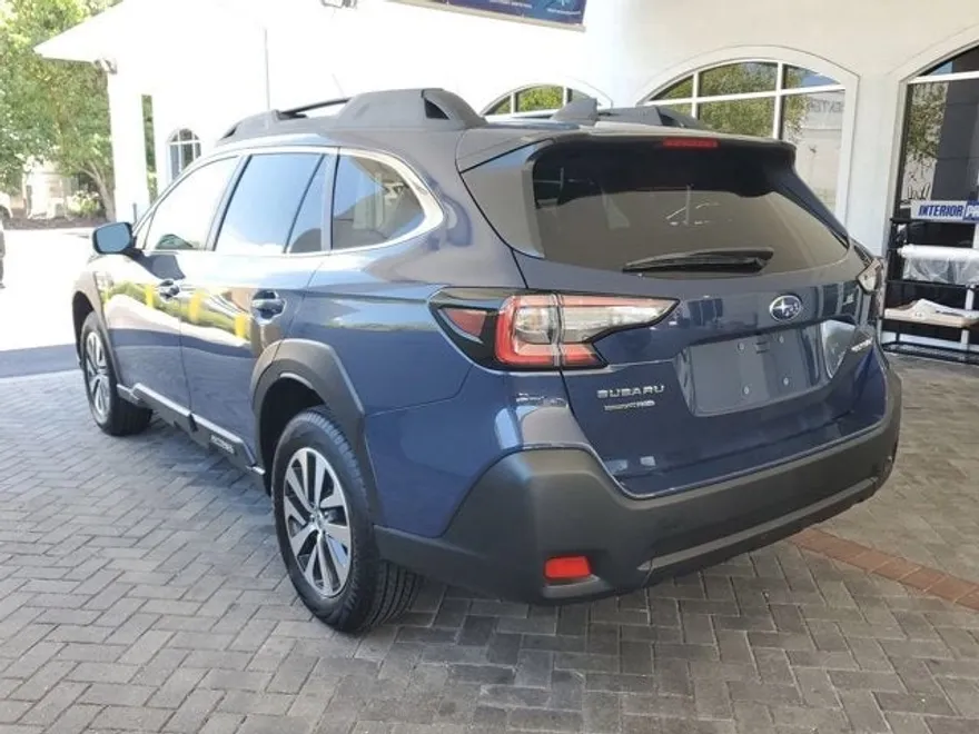 2025 Subaru Outback Premium photo 1