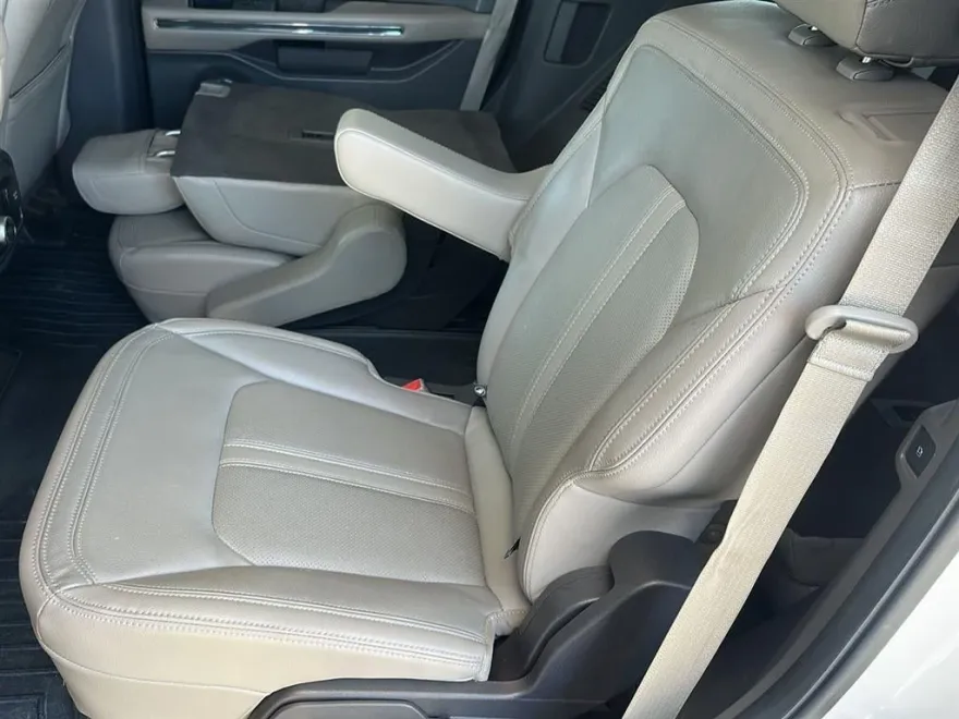 2019 Ford Expedition Limited photo 1
