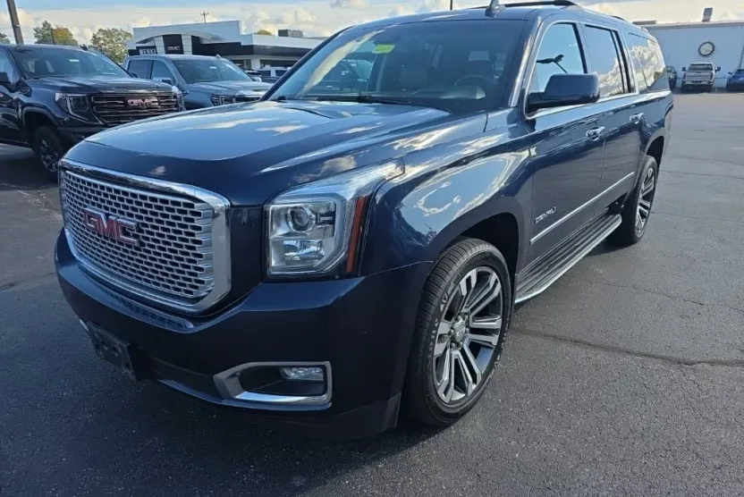 2017 Gmc Yukon XL Denali photo 1