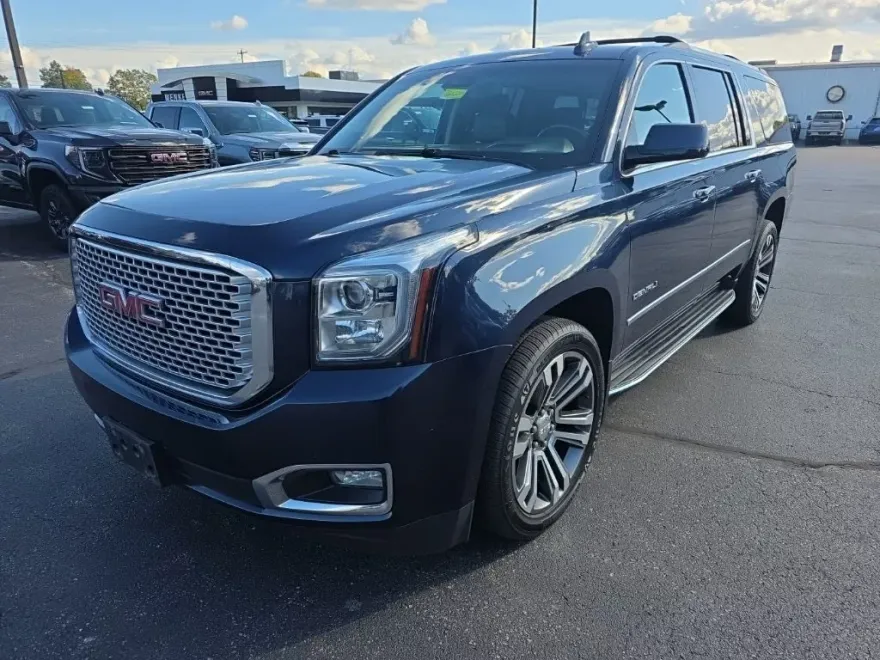 2017 Gmc Yukon XL Denali photo 1