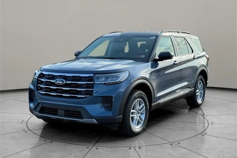 2025 Ford Explorer photo 1