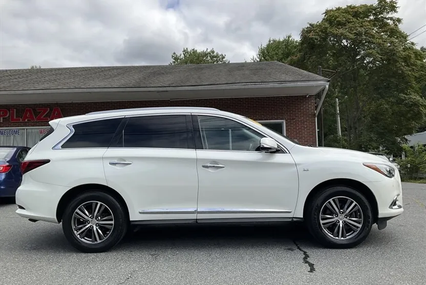 2017 Infiniti QX60 photo 1