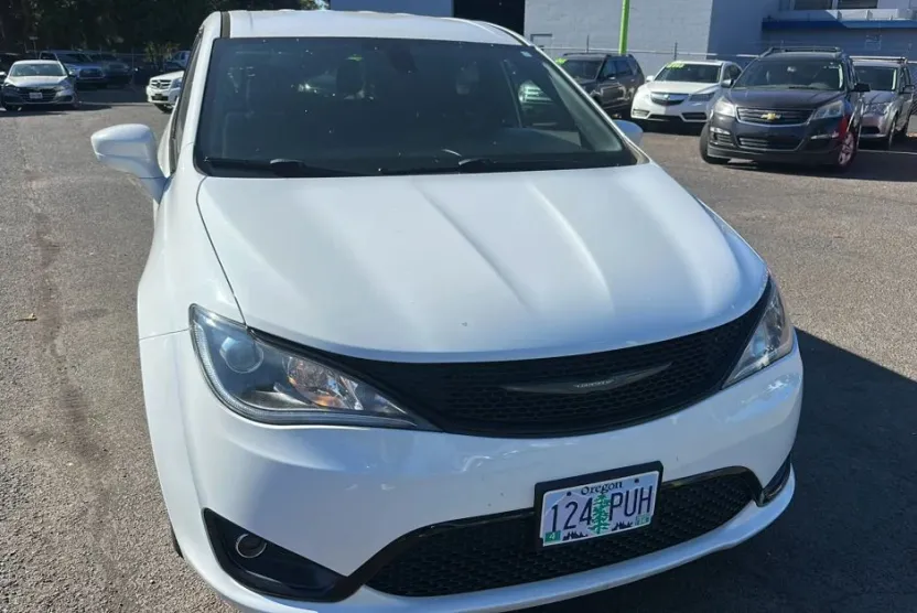 2018 Chrysler Pacifica Touring Plus photo 1