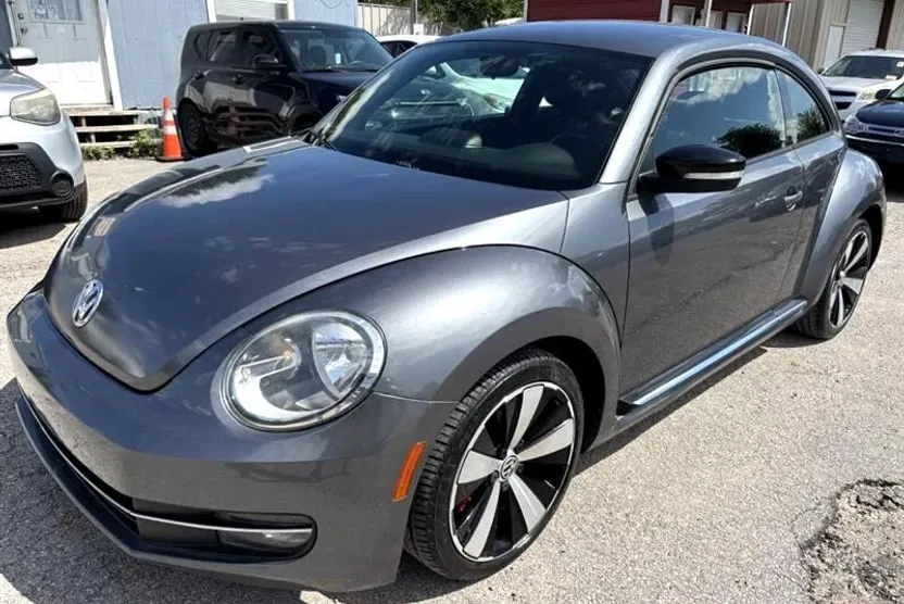 2013 Volkswagen Beetle Sport photo 1