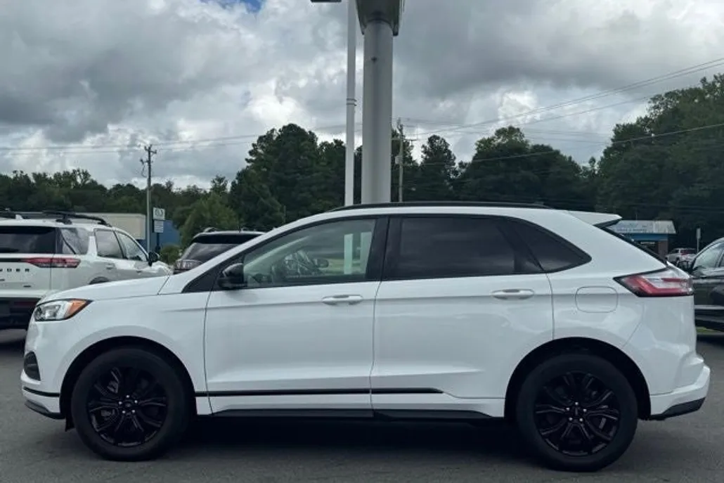 2024 Ford Edge SE photo 1