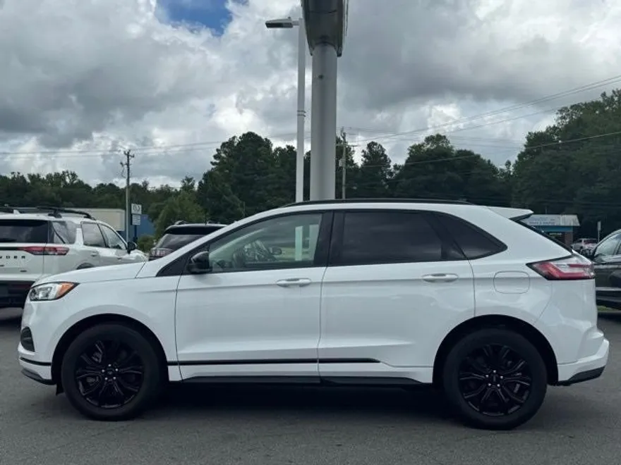 2024 Ford Edge SE photo 1