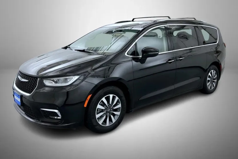 2021 Chrysler Pacifica Touring L photo 1