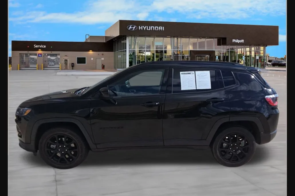 2023 Jeep Compass Latitude photo 1
