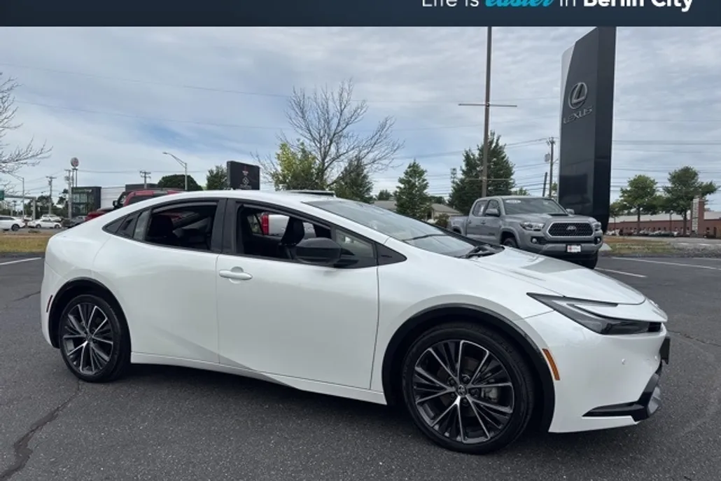 2024 Toyota Prius XLE photo 1