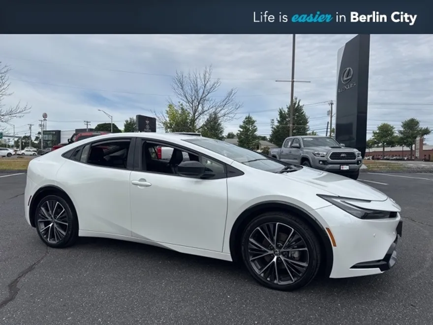 2024 Toyota Prius XLE photo 1