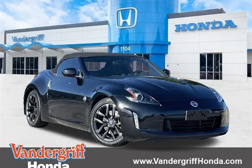 2018 Nissan 370Z Touring photo 1