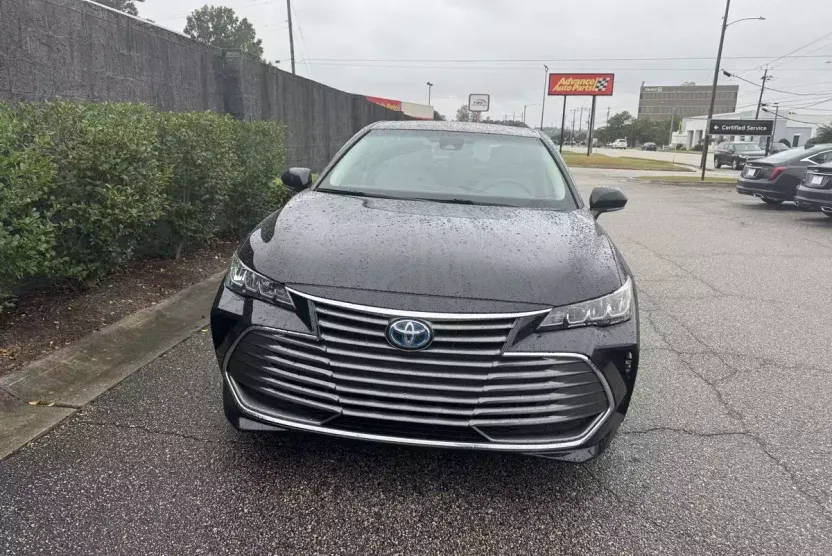 2021 Toyota Avalon XLE Hybrid photo 1